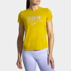 Brooks Distance Graphic Short Sleeve Spring 2022 Women's -Tennis Clothing and Gear Sales 057202 308 1